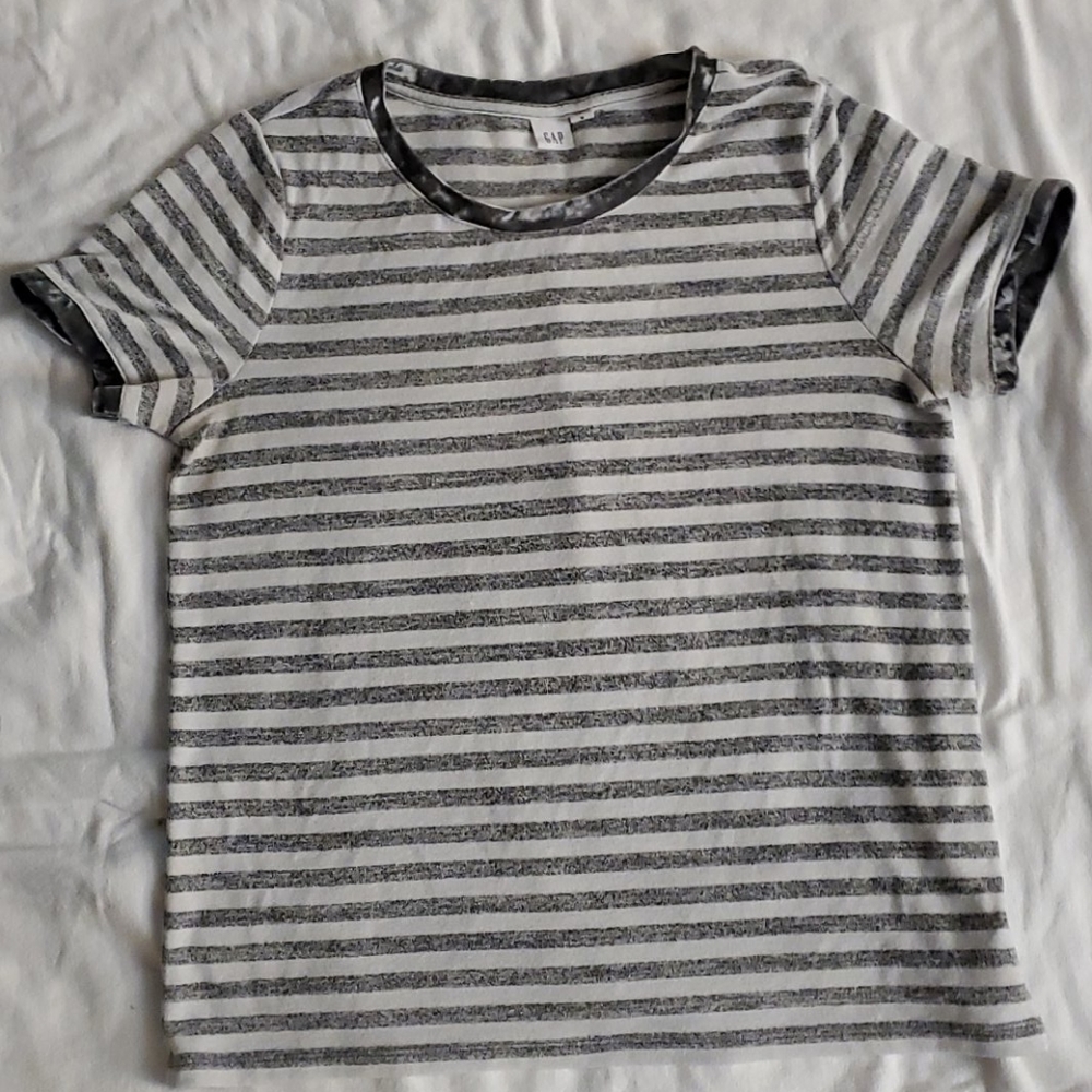 Gray stripped GAP short sleeve shirt